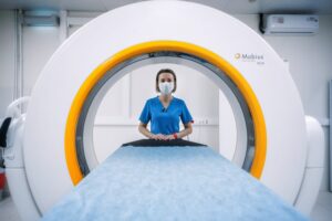 טכנולוגיית MRI מסייעת לאבחון של אנשי מקצוע רפואיים.